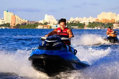 Happy clients on a speedboat tour in Cancun